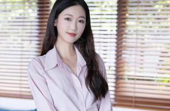 秀人网 – 翻开安娜金的万圣节图册，发现了另一种‘鬼魅’气质！