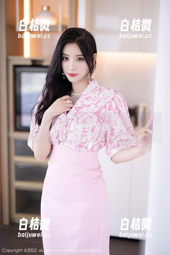 秀人网-小薯条nienie 秀人网 - 小薯条nienie的黑色写真:说好的深沉呢?图包等你来揭晓。
