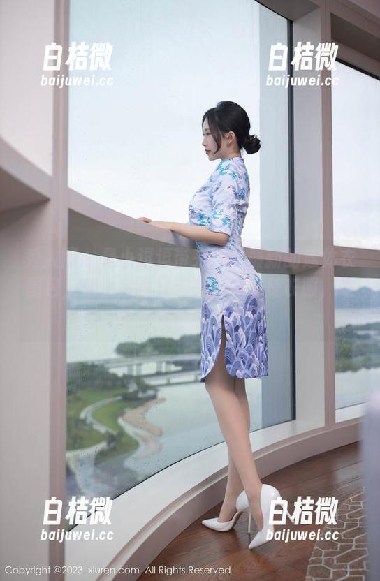 秀人网 - 是小逗逗带来了她最新的连体衣图包，穿上后我只想说，这不是衣服，是把乐趣包裹住了！