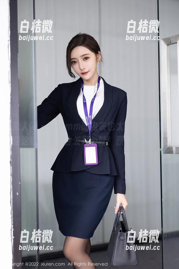秀人网 - 草莓mm的内衣也太真实了，翻翻这组图片你会发现…哇！原图真精彩。