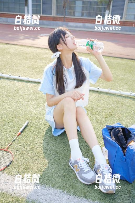 稚乖画册 - 赤西夜夜闪亮登场，学妹美图更新，学习和追星的完美平衡！