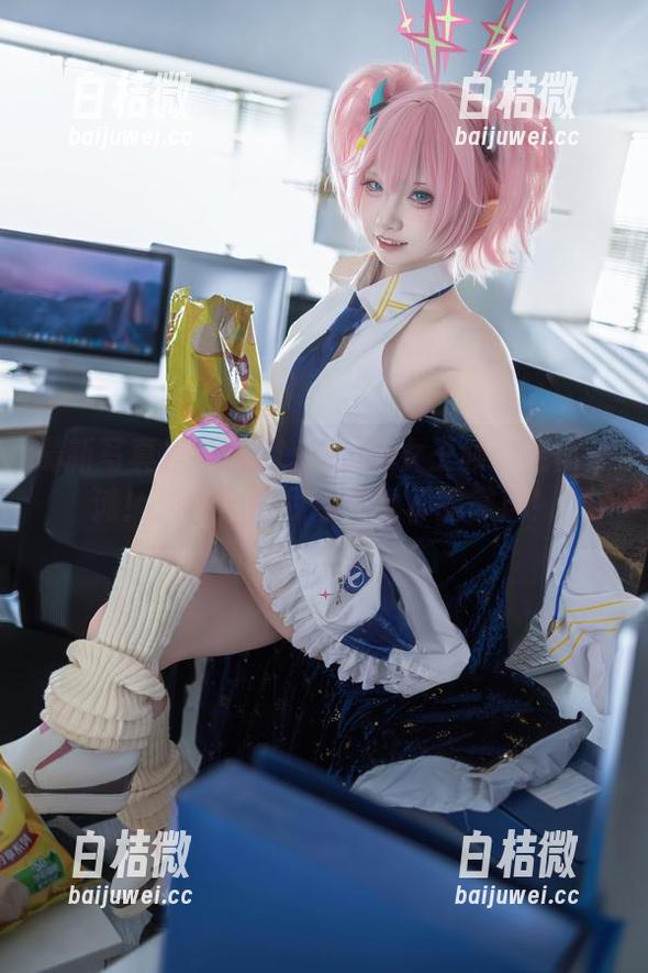 最新写真里纸悦Etsu_ko女王领你走出沙滩！来吧，给我点不像样的掌声！