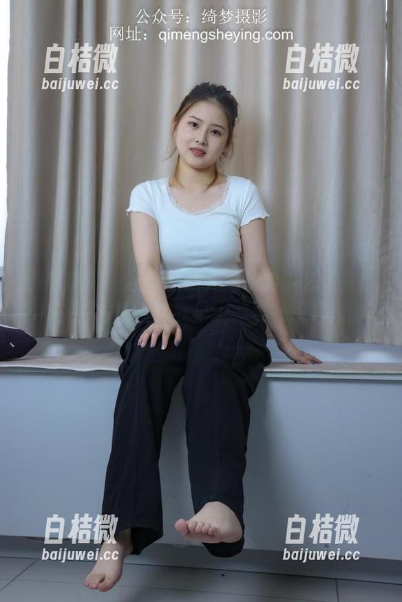 绮梦摄影 - 清晰到让人心动的小艺天使合集，图片质量比我早上的早餐还诱人。
