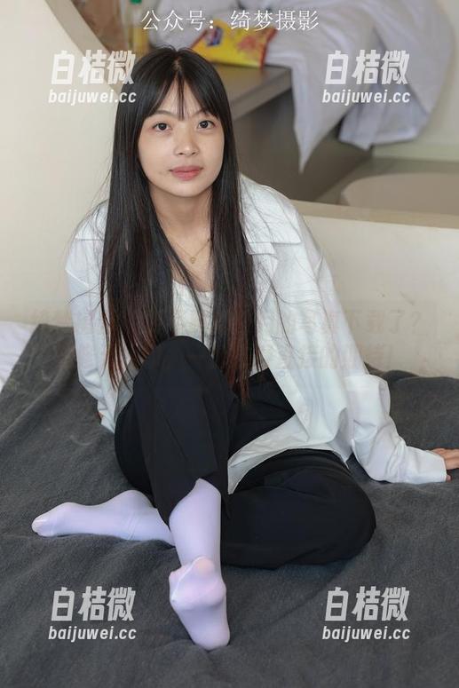 绮梦摄影 - 要不要把秋月的写真下载了？无修无水印，一份来得直接的期待！