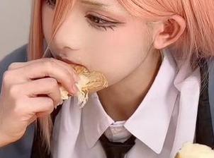 下载中的“腥味猫罐”写真，它可能会让你害羞，一个小小的可畏。