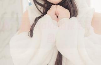 直击内心：落落Raku的裸足写真集与原图