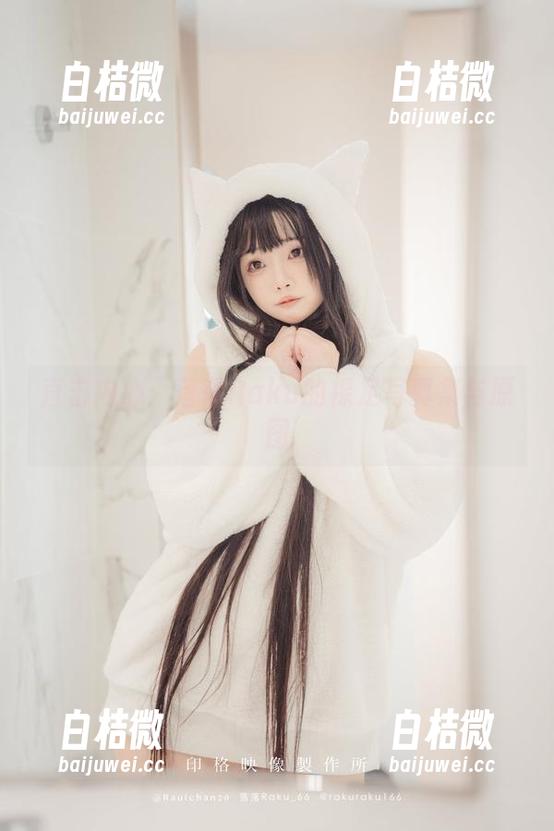 直击内心：落落Raku的裸足写真集与原图