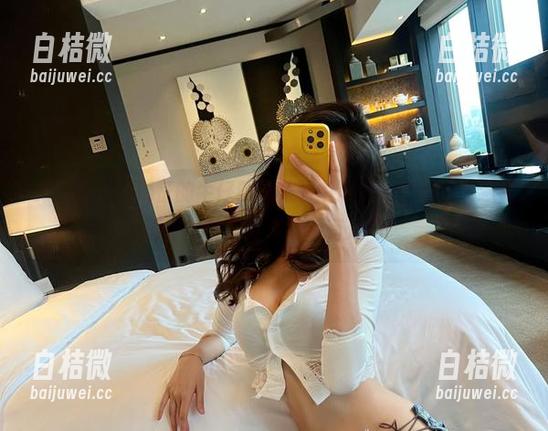 微密圈 - 在葛征的牛仔辣妹美图中迷失，自由的气息充满空气，快分享给所有人吧！