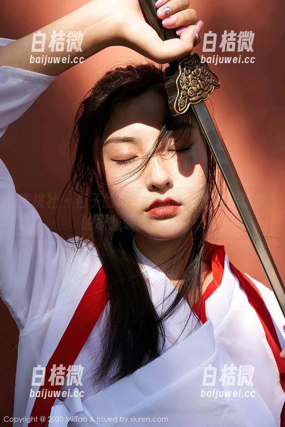 蜜桃社-杏子 蜜桃社 - 杏子的写真集更新:那些年坑爹的职业装我都体验过