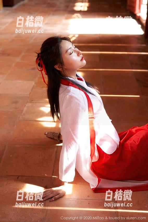 蜜桃社 - 图集：韵莉娜VANILLA与职业装，误入职场的盲眼小猫
