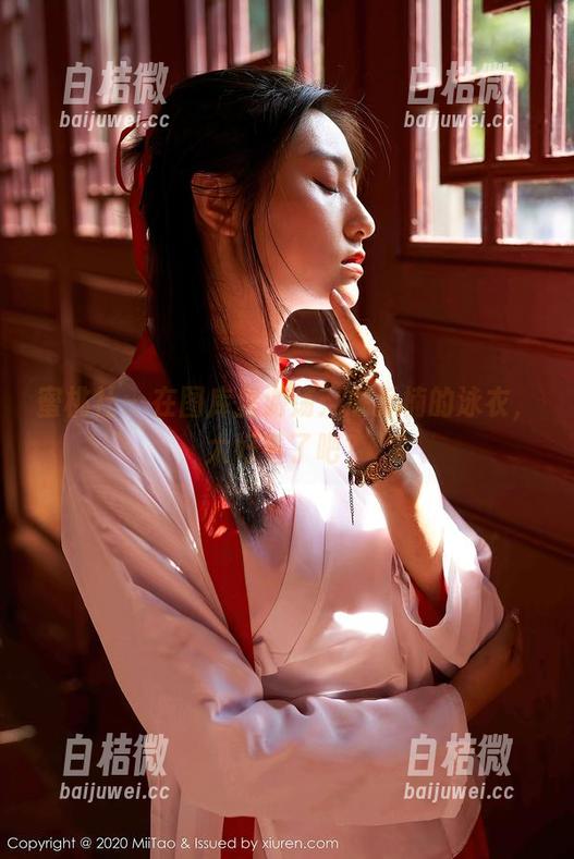 蜜桃社 - 在图库里游荡：顾乔楠的泳衣，太好看了吧？