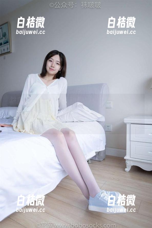 袜啵啵 - 木木与运动鞋，合集在图库里，难以置信它们竟在一起。能不能叫做鞋子之歌？
