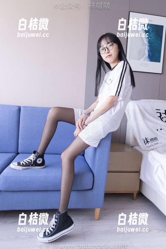 袜啵啵 - 甜甜圈奶油蛋糕的写真合集：每一帧都是纯洁与卡路里的冲突！