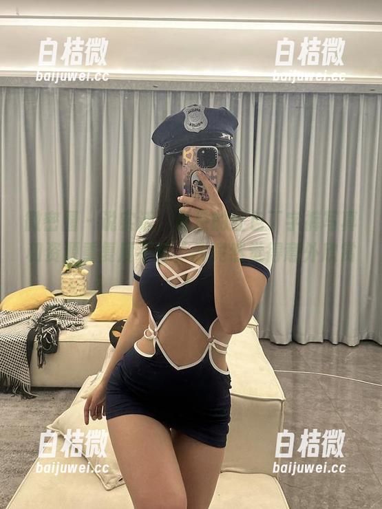 微密圈 - 说实话，詹詹的红色丁字裤写真和资源重复度不低，我竟然觉得意外欣赏！