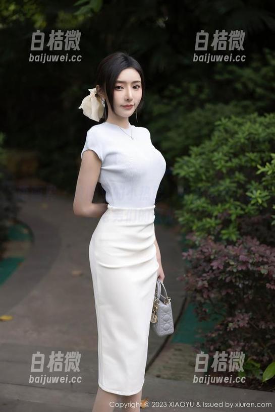 语画界 - 校园里的小热巴，全套写真，直击宅男们的软肋。