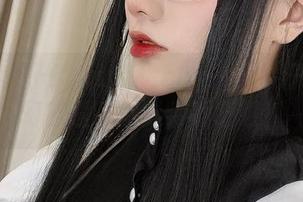 就让起起子vvvv带你cos一场牛仔裤的奇幻旅程，摄影师别眨眼！