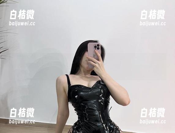 微密圈 - 铁锤姐姐换上高跟鞋：我的脑海中全是停不下来的哏！