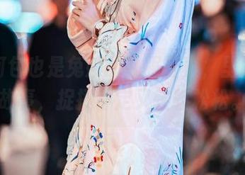 集合阿包也是兔娘的礼服写真，里面藏着故事，捉摸不定又轻轻松松。