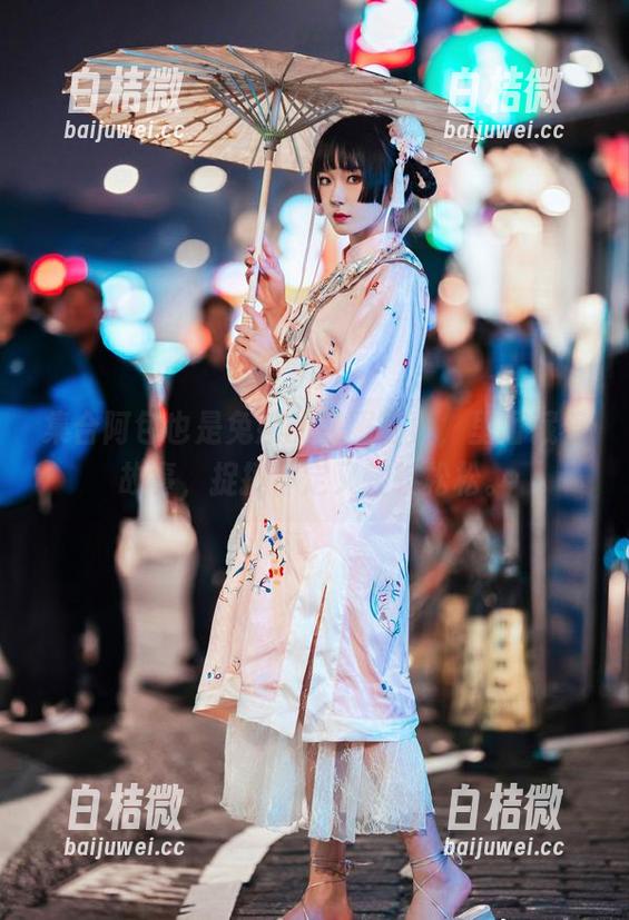 集合阿包也是兔娘的礼服写真，里面藏着故事，捉摸不定又轻轻松松。