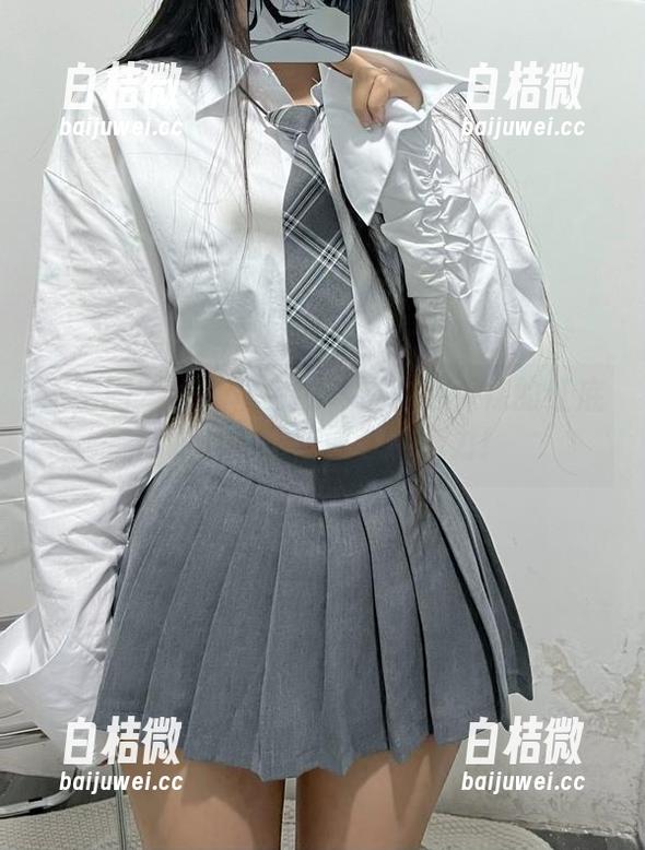 微密圈 - 《作品中的奇迹：赤裸裸的红底高跟，秀出陈佩奇的魔力！