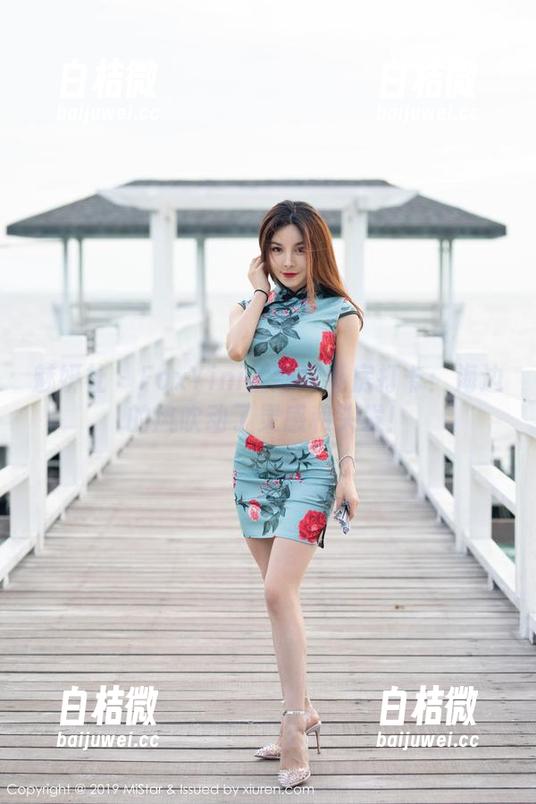 魅妍社 - FoxYini孟狐狸私房打卡：海边的风吹动了灵感和头发！