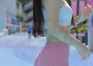 魔镜街拍 – 艾小青的办公室，那个福利原图太让人目不转睛了吧？